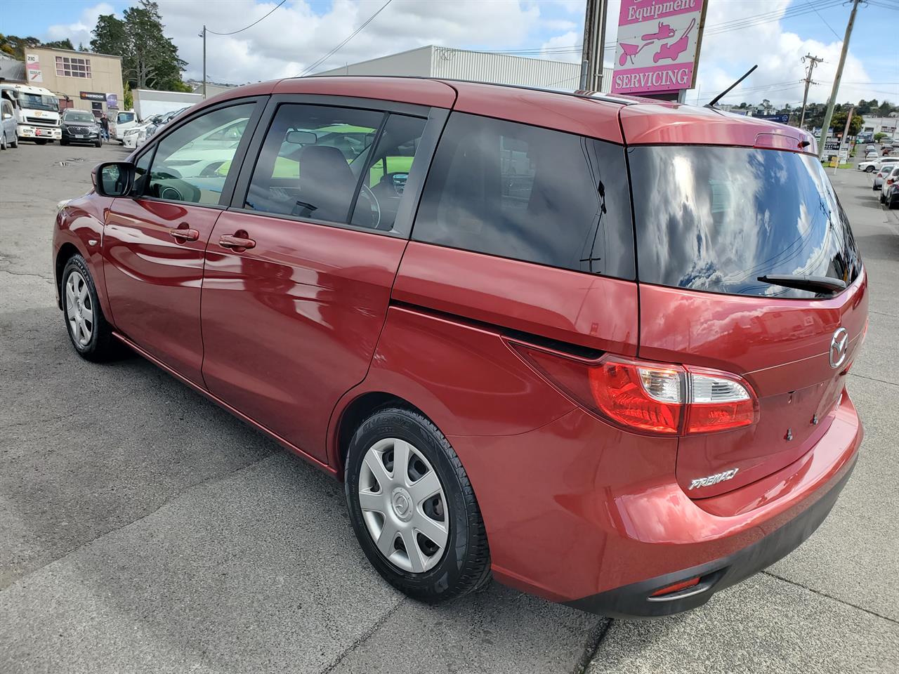 2015 Mazda Premacy thumbnail