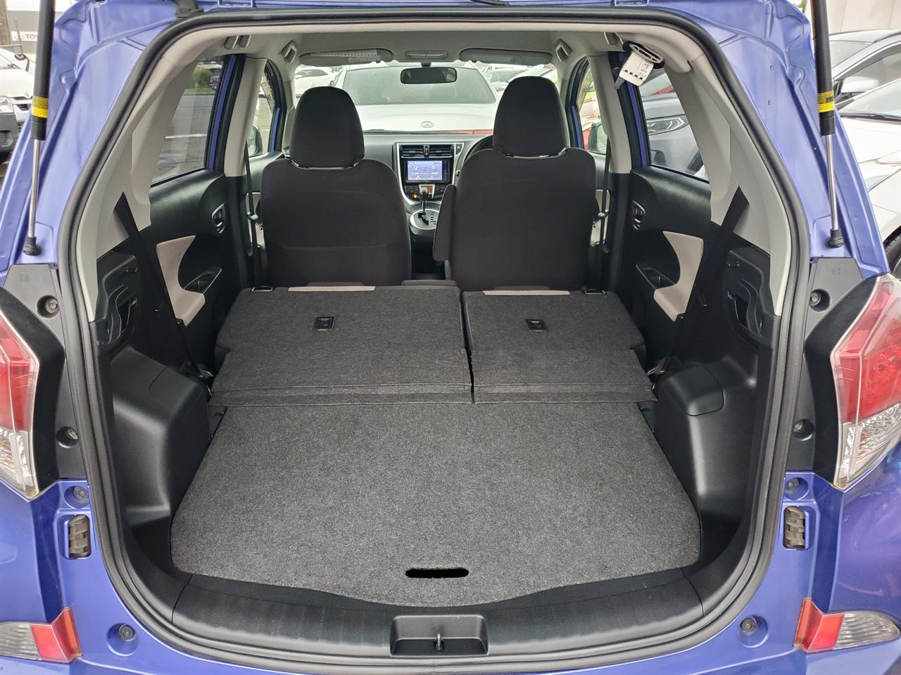 2017 Toyota Ractis thumbnail