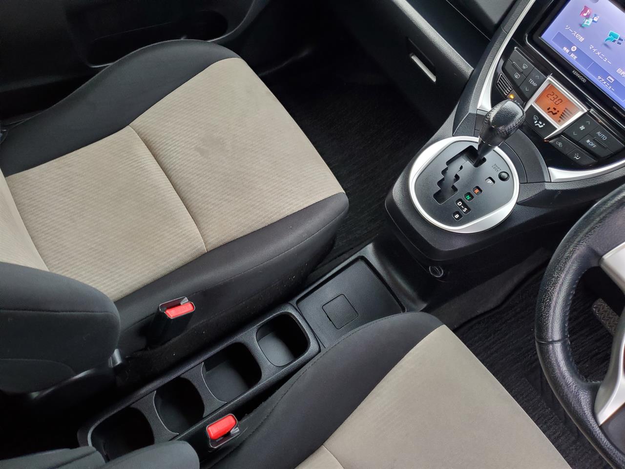 2017 Toyota Ractis thumbnail