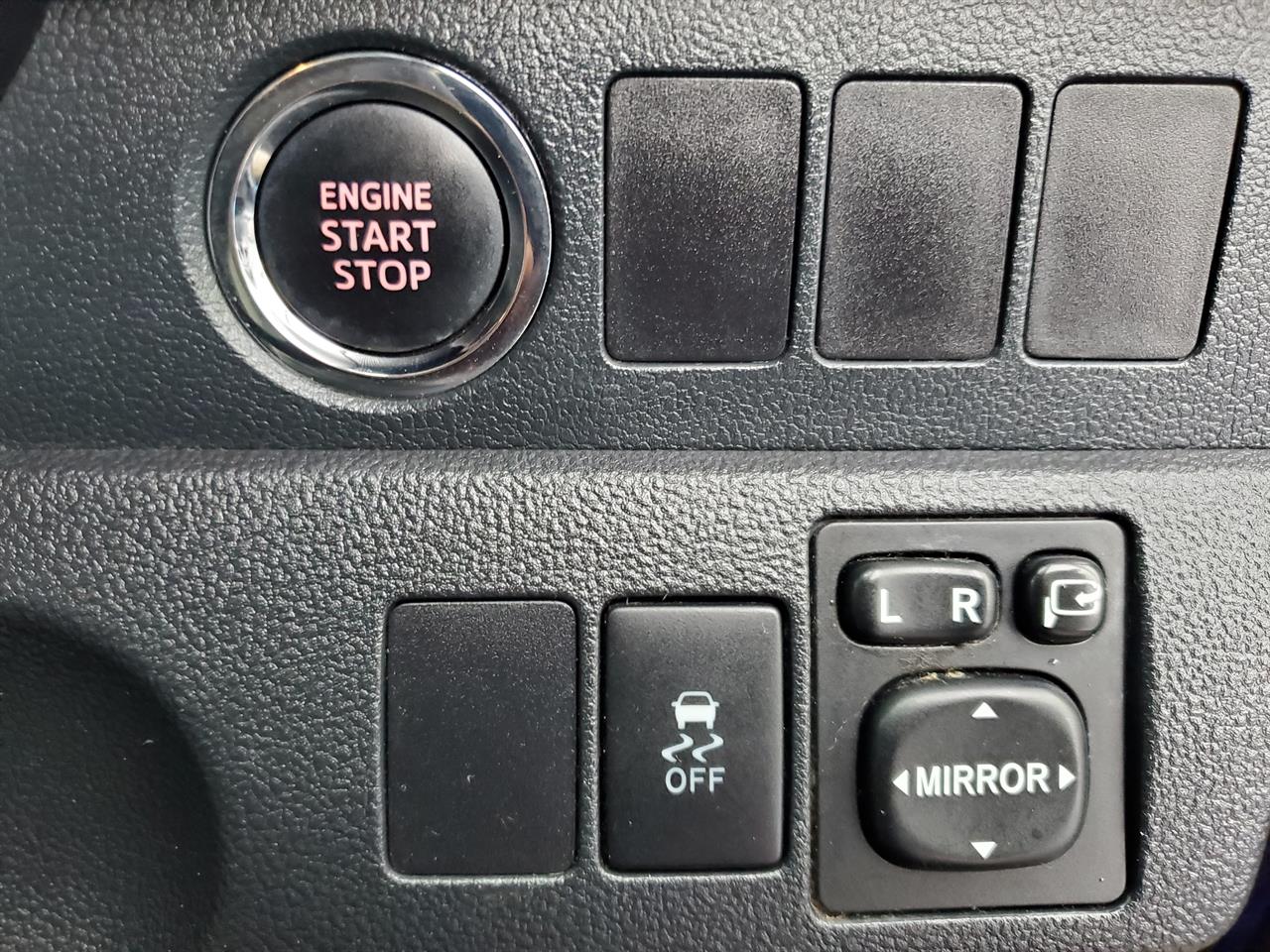 2017 Toyota Ractis thumbnail