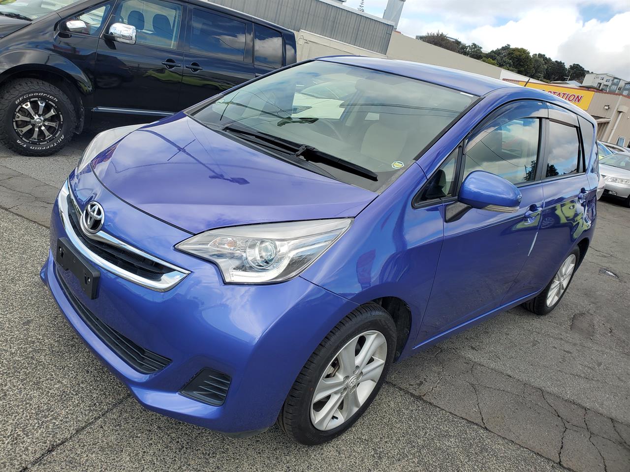2017 Toyota Ractis thumbnail