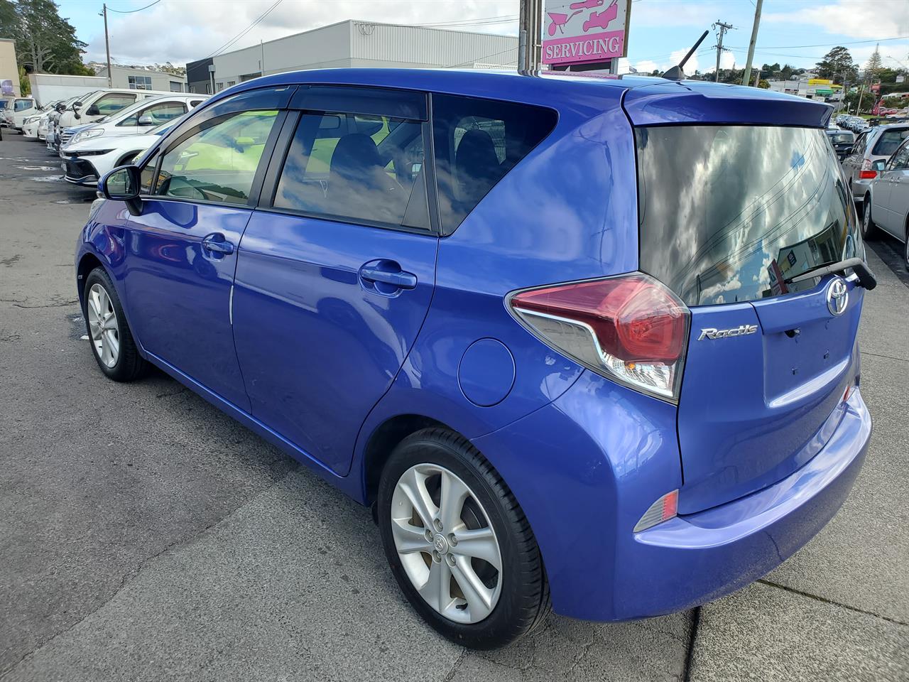 2017 Toyota Ractis thumbnail