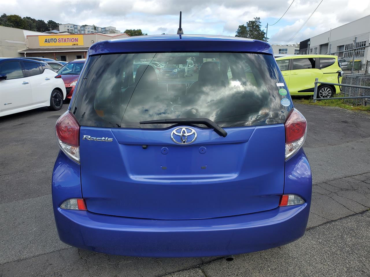 2017 Toyota Ractis thumbnail