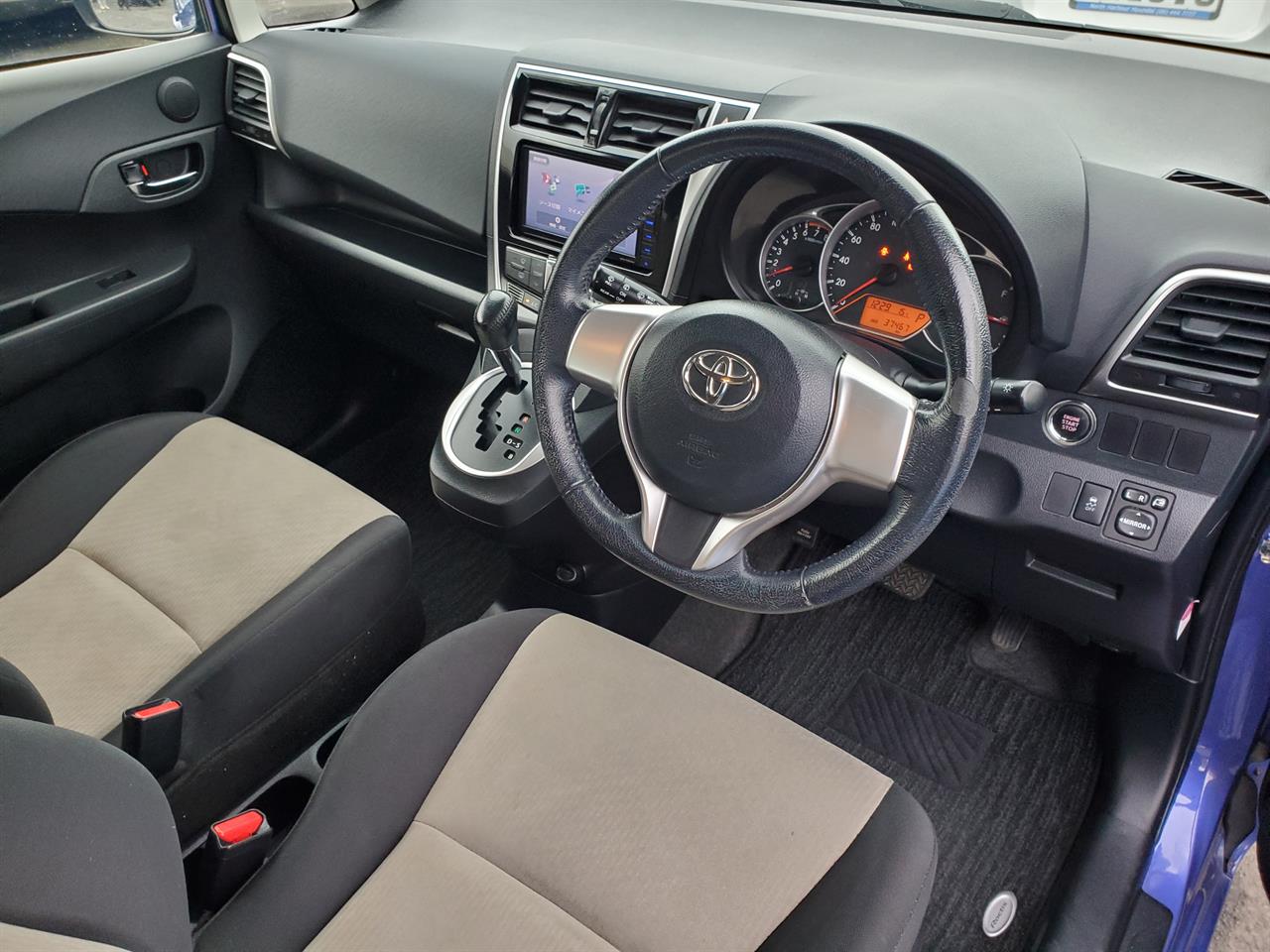 2017 Toyota Ractis thumbnail