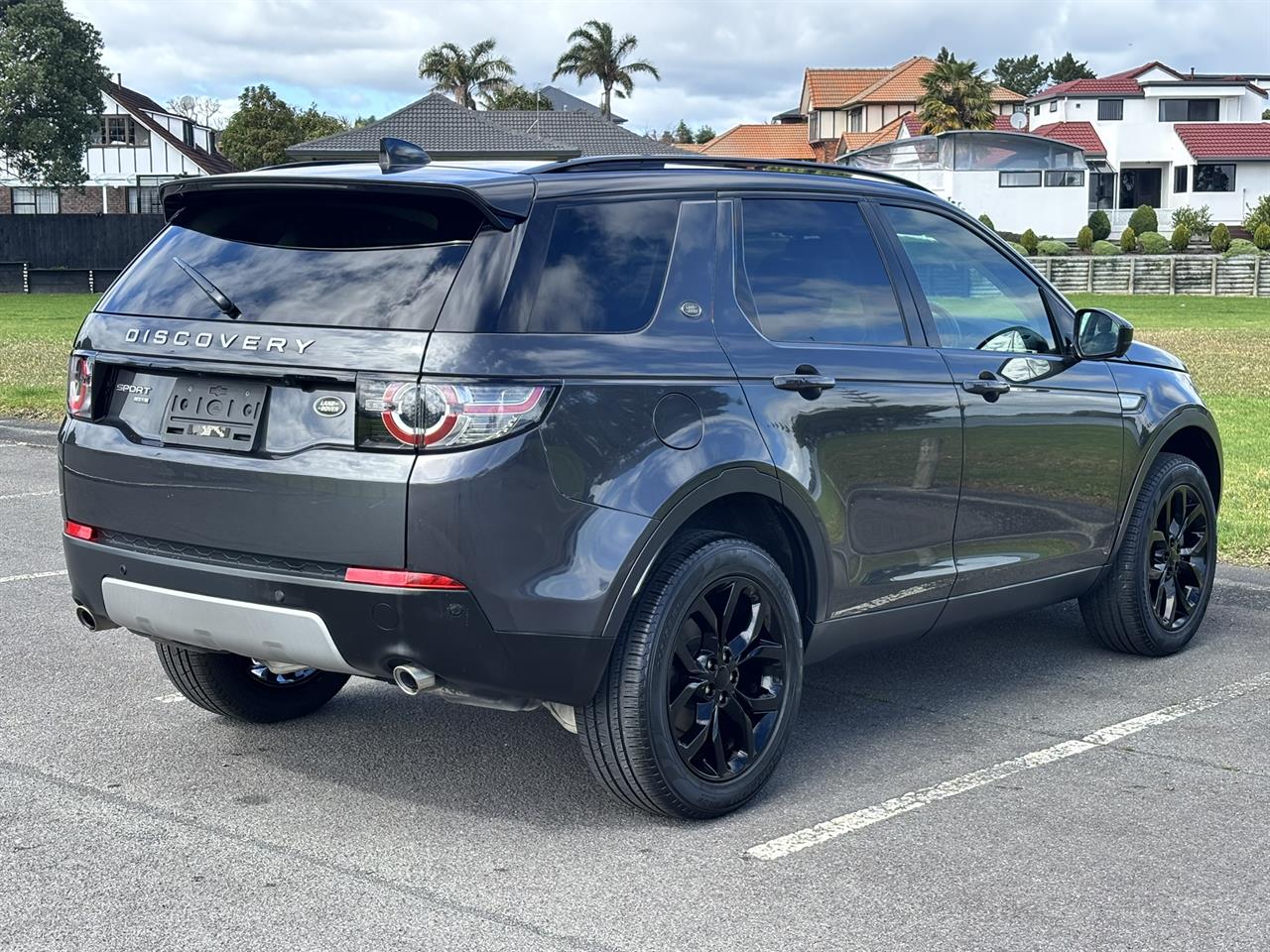 2018 Land Rover Discovery thumbnail