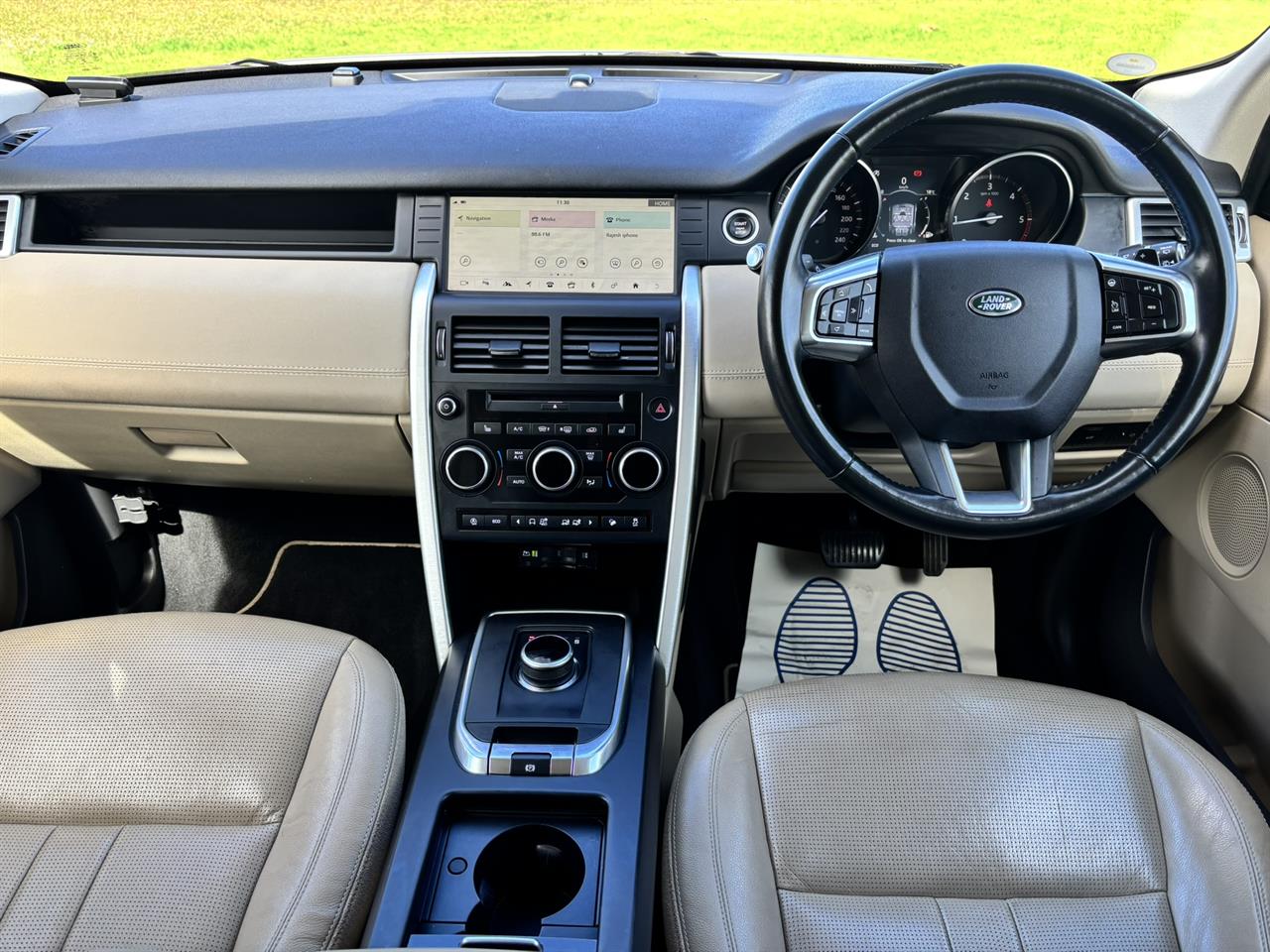 2018 Land Rover Discovery thumbnail