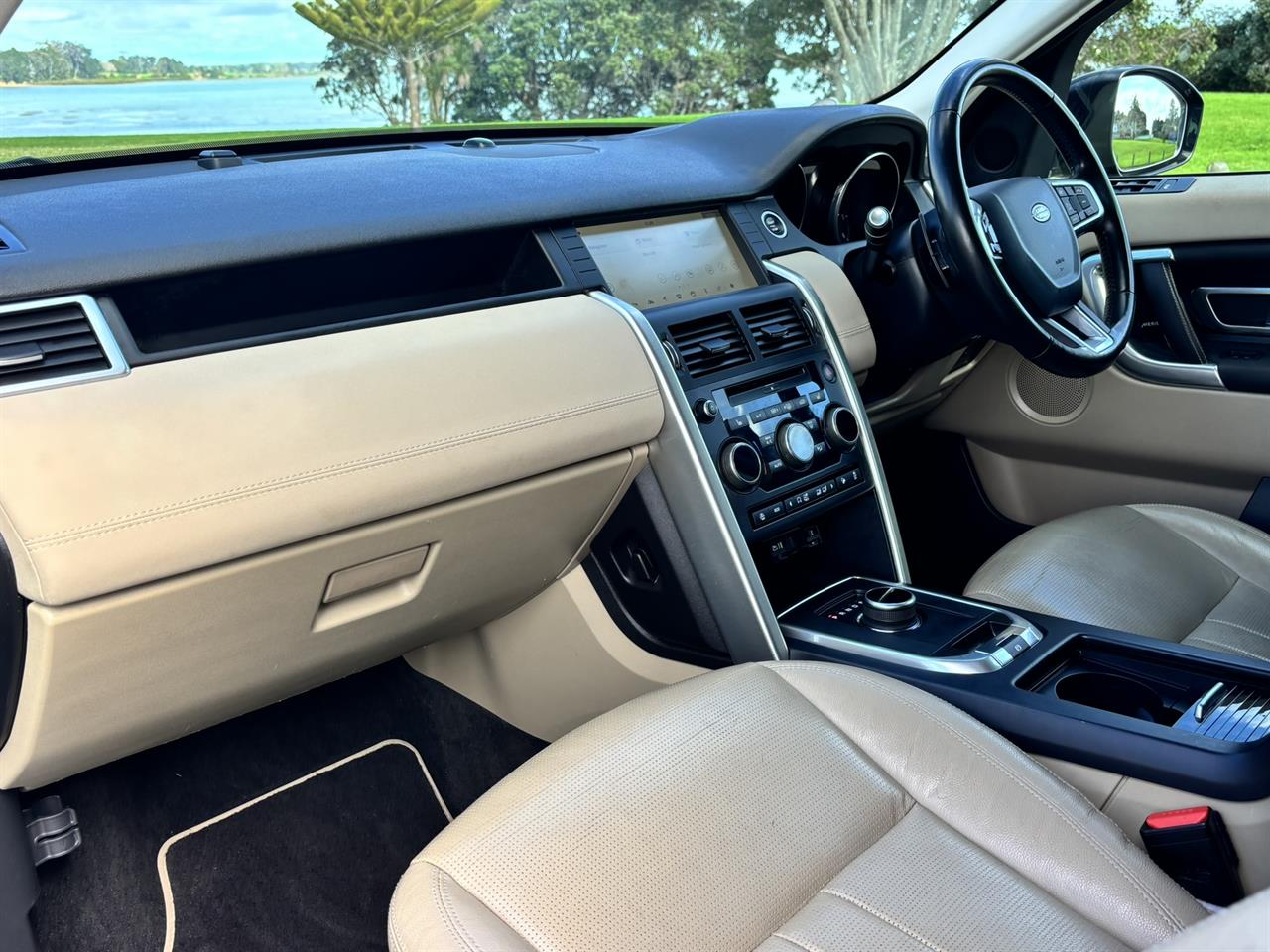 2018 Land Rover Discovery thumbnail