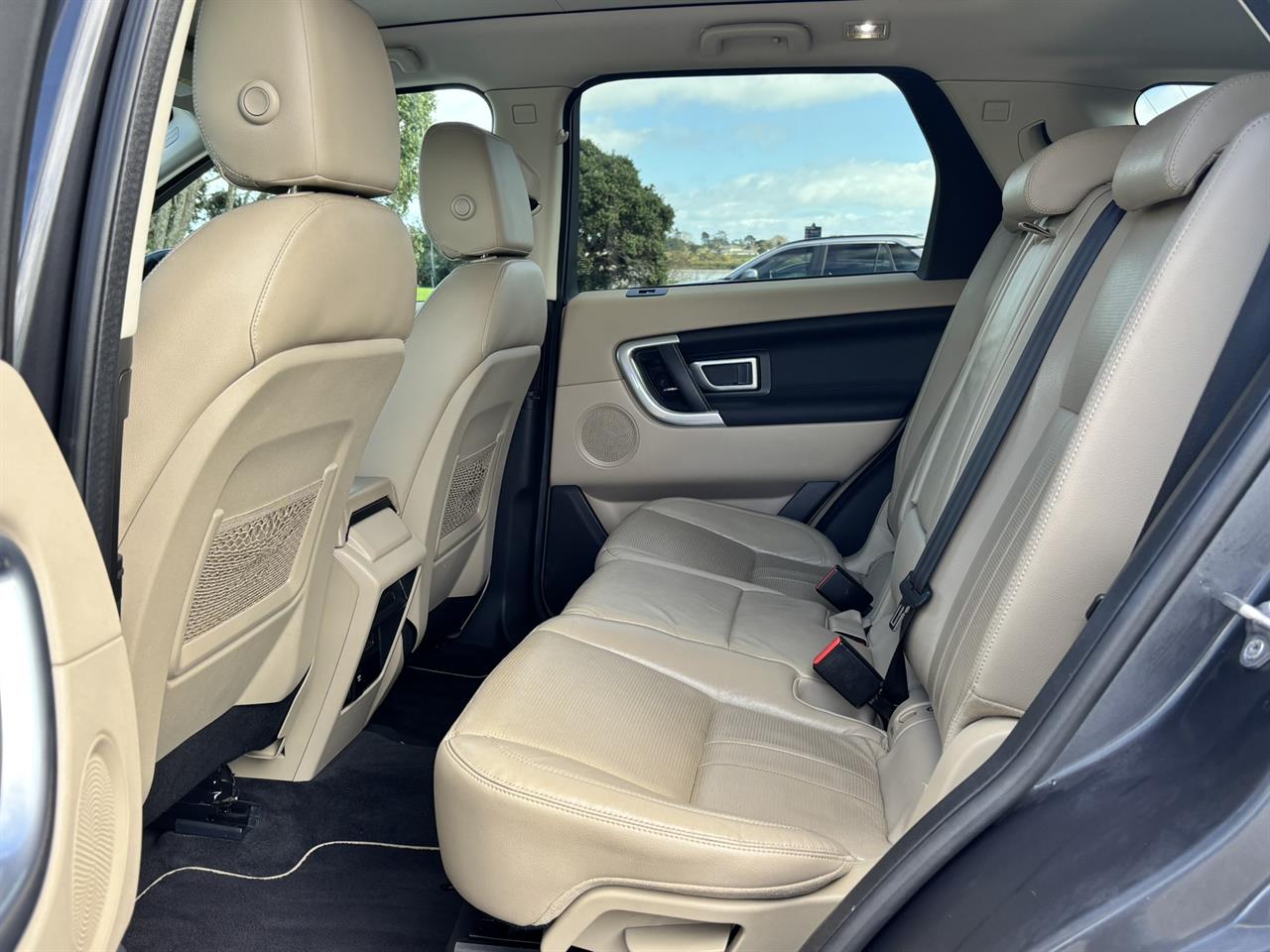 2018 Land Rover Discovery thumbnail