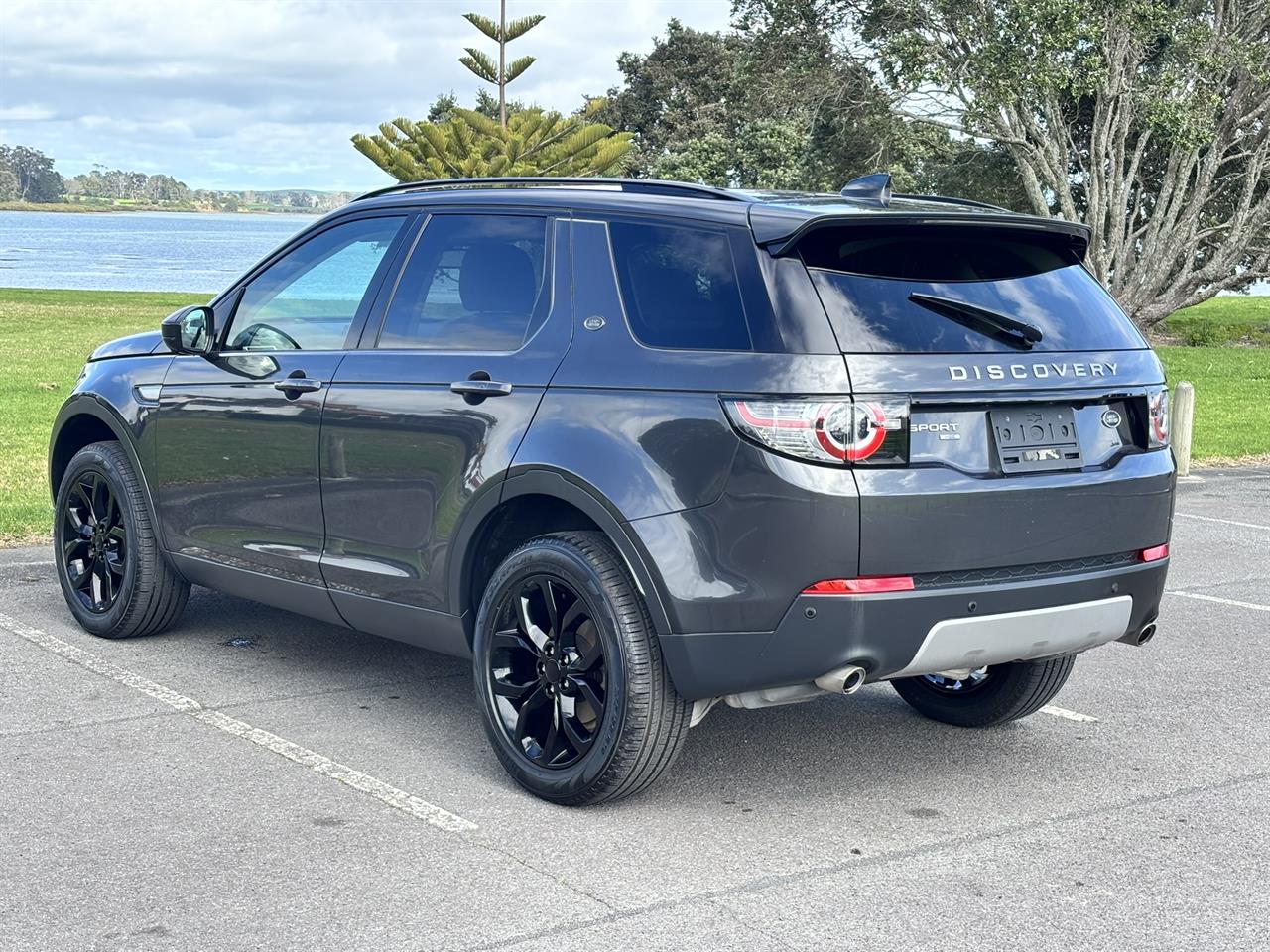 2018 Land Rover Discovery thumbnail