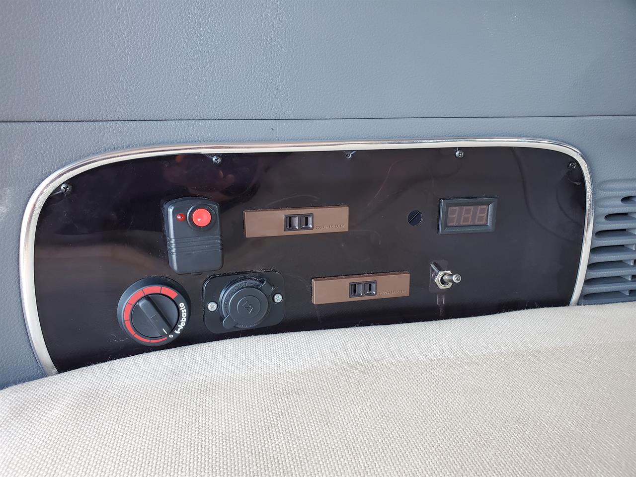 2016 Nissan NV200 thumbnail