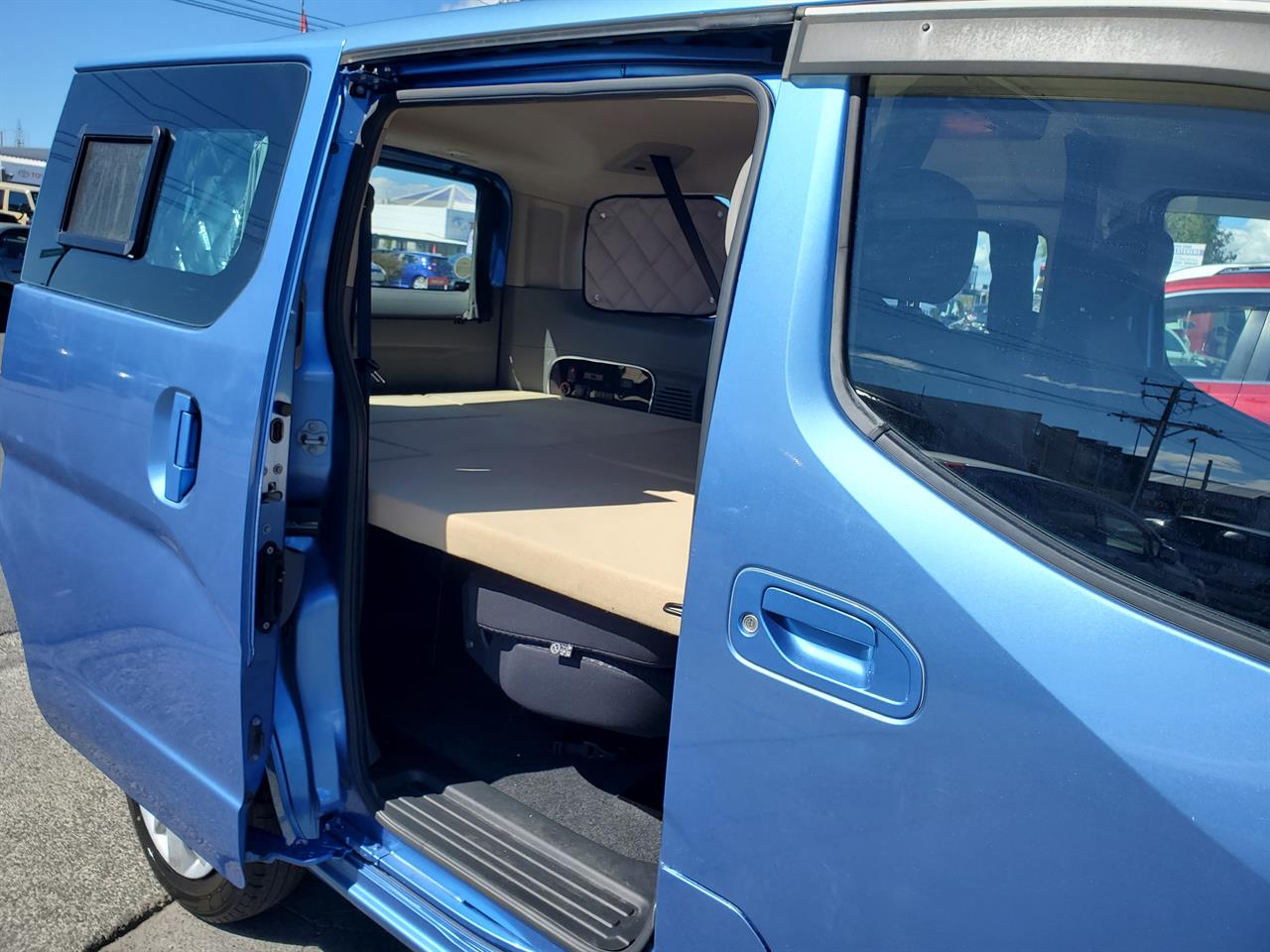2016 Nissan NV200 thumbnail