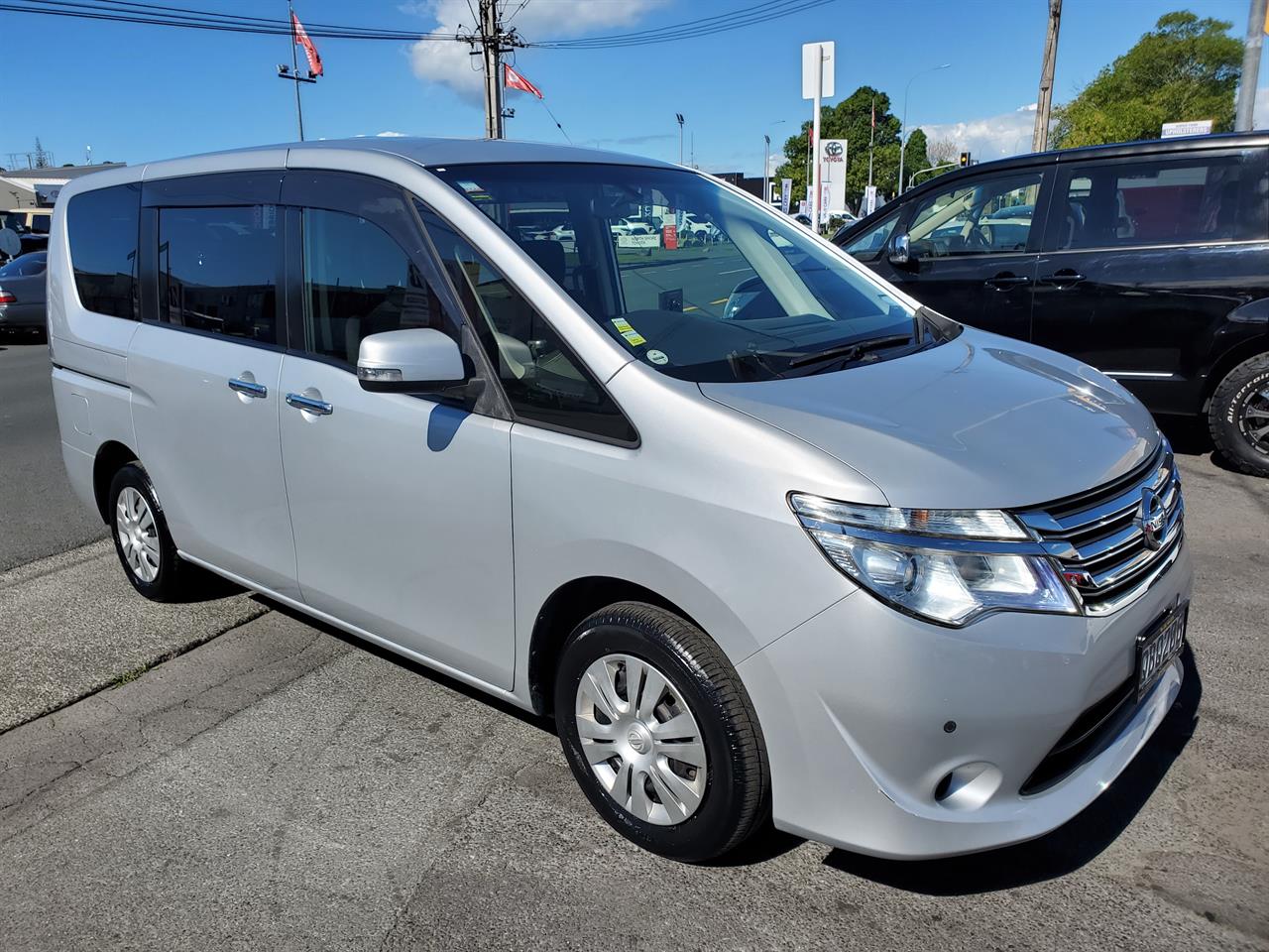 2016 Nissan Serena thumbnail