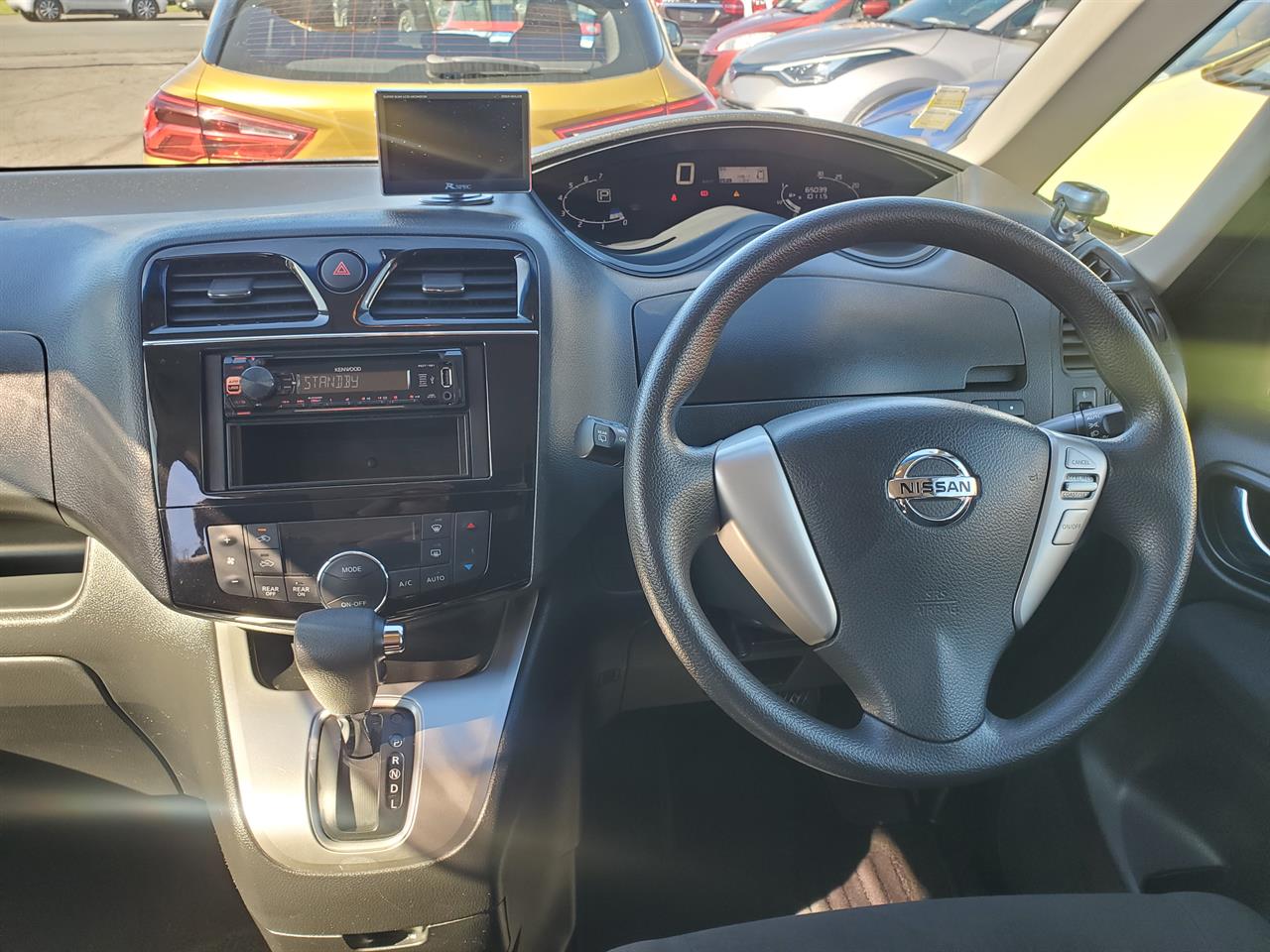 2016 Nissan Serena thumbnail