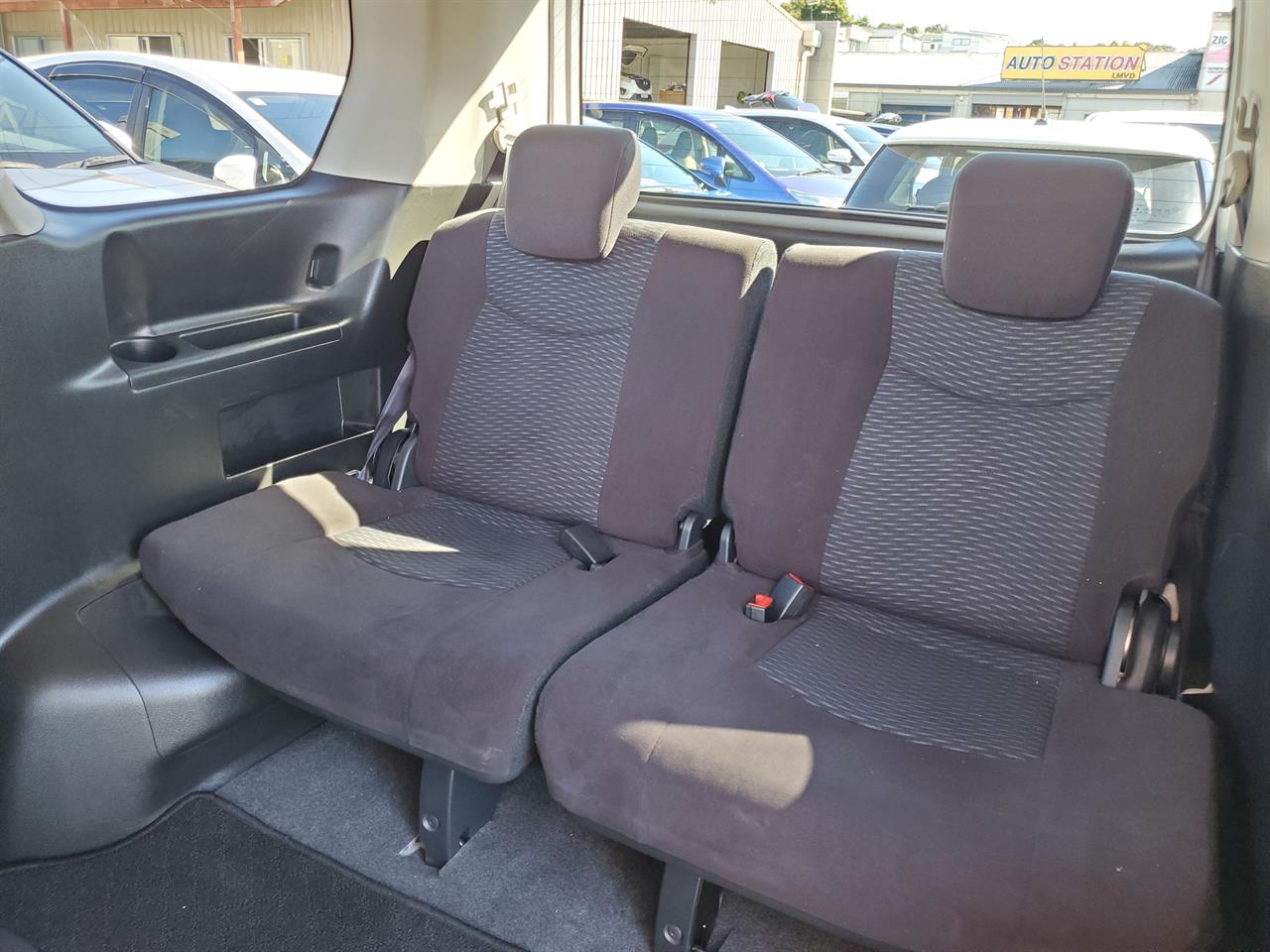 2016 Nissan Serena thumbnail