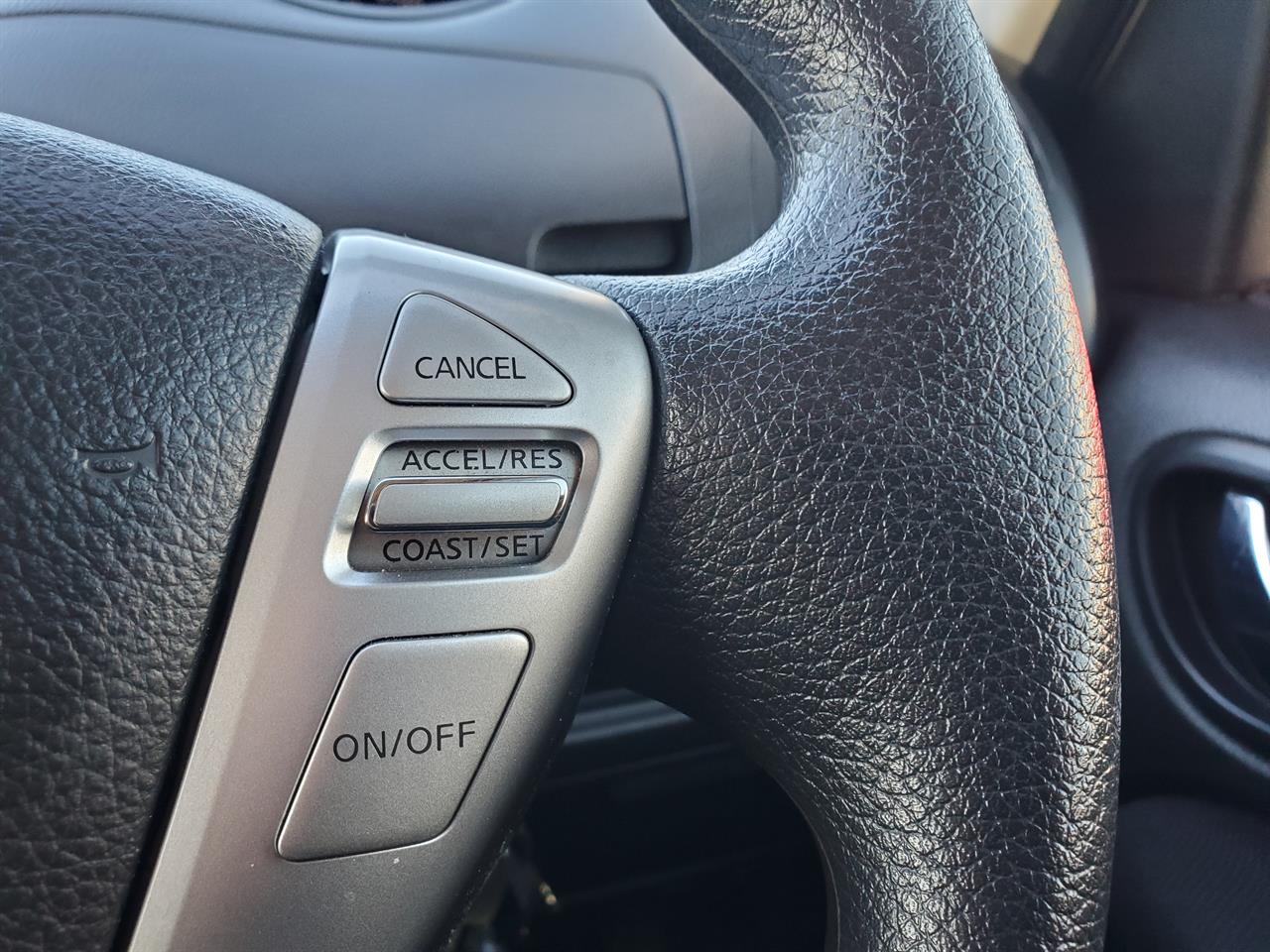 2016 Nissan Serena thumbnail