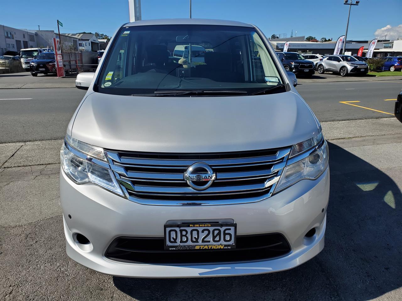 2016 Nissan Serena thumbnail