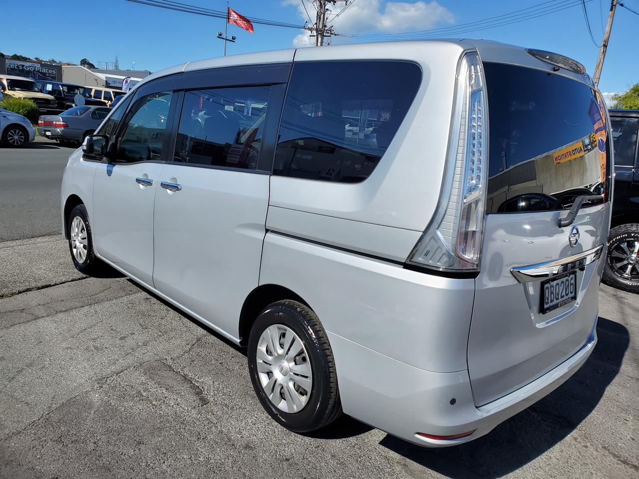 2016 Nissan Serena thumbnail