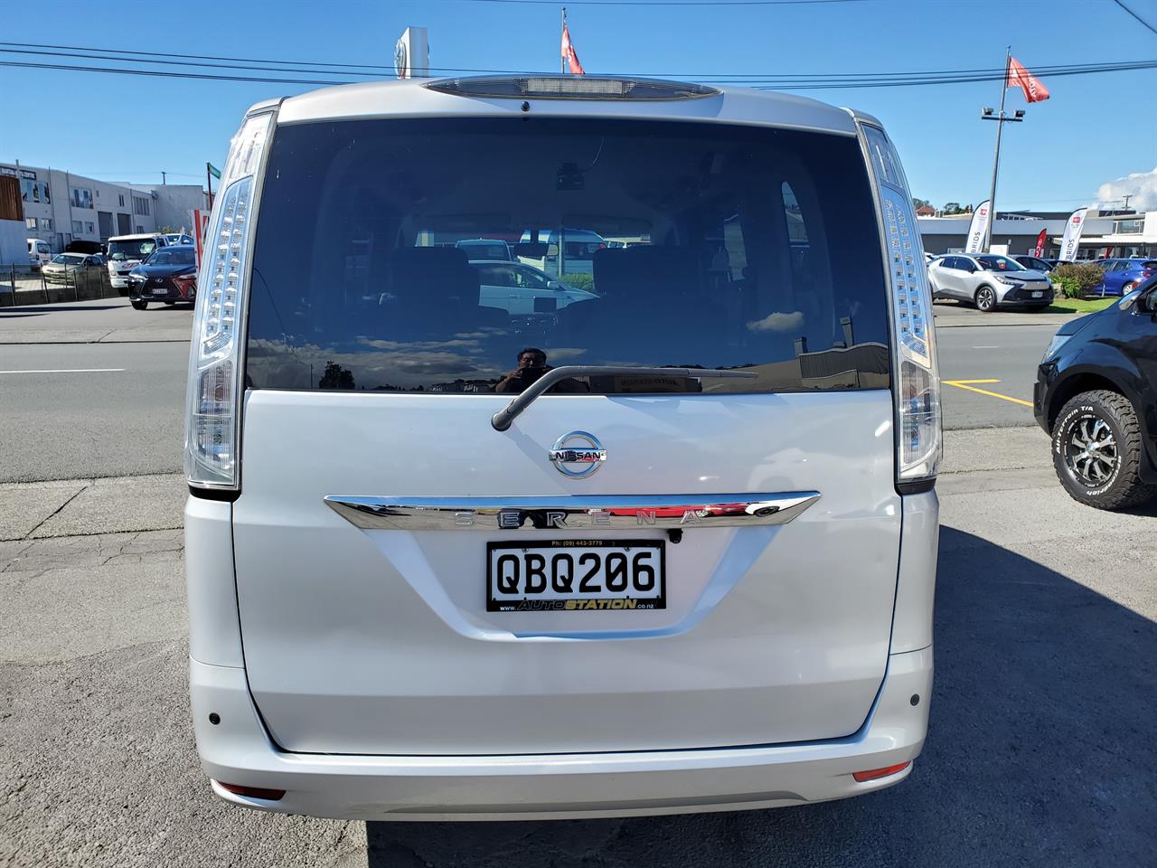 2016 Nissan Serena thumbnail