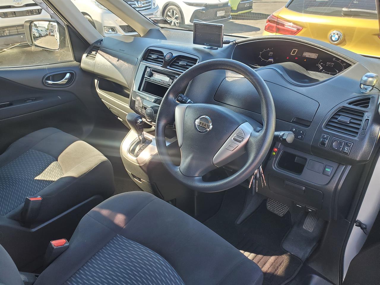 2016 Nissan Serena thumbnail