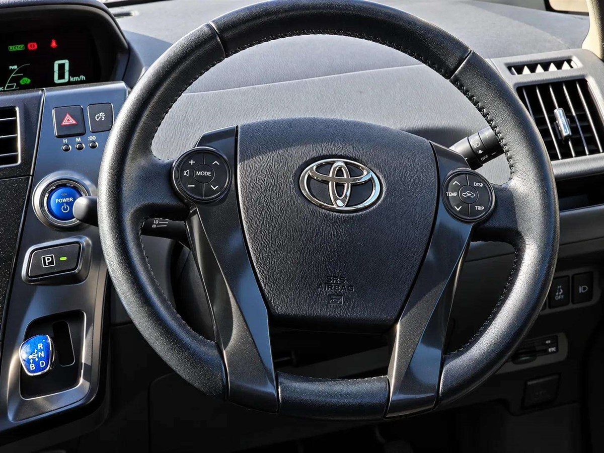 2014 Toyota Prius thumbnail