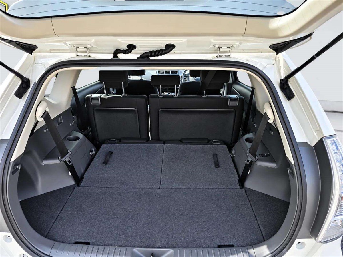 2014 Toyota Prius thumbnail