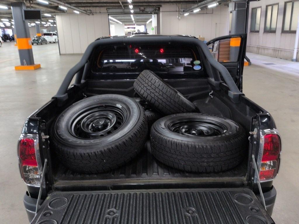 2018 Toyota Hilux thumbnail