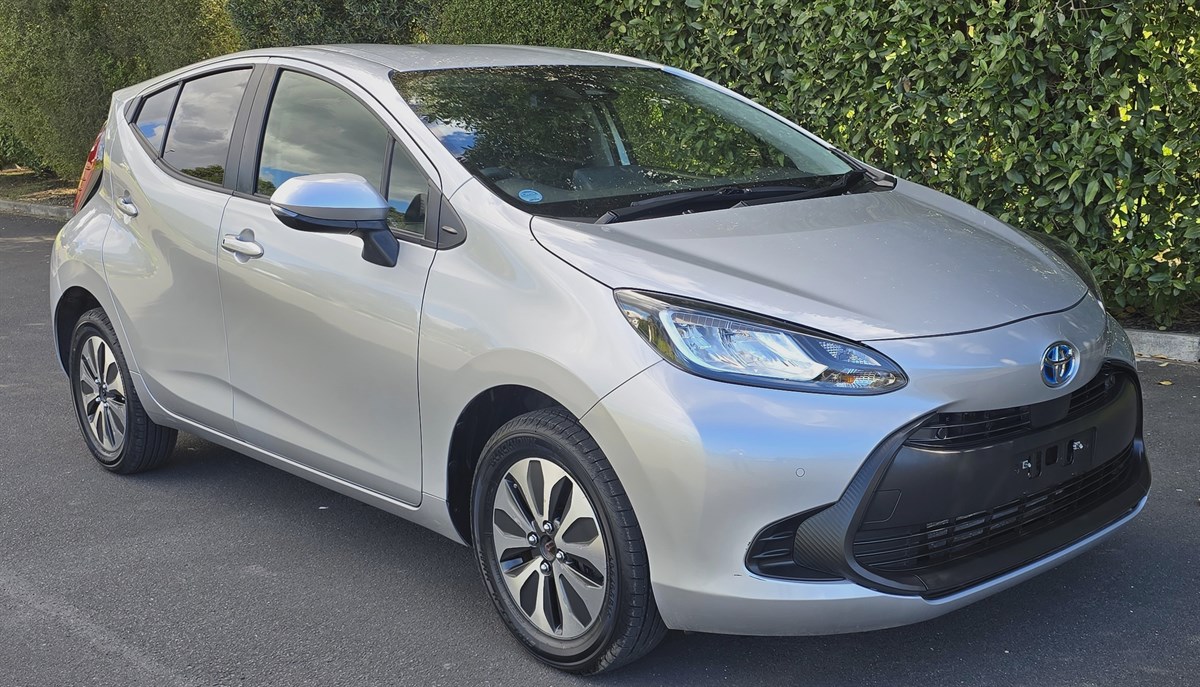 2022 Toyota Aqua thumbnail