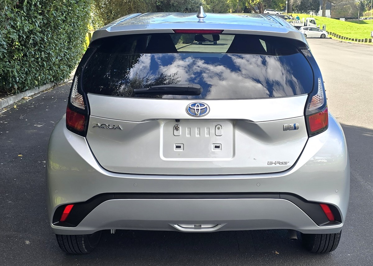 2022 Toyota Aqua thumbnail
