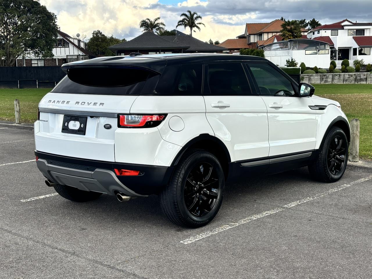 2016 Land Rover Range thumbnail