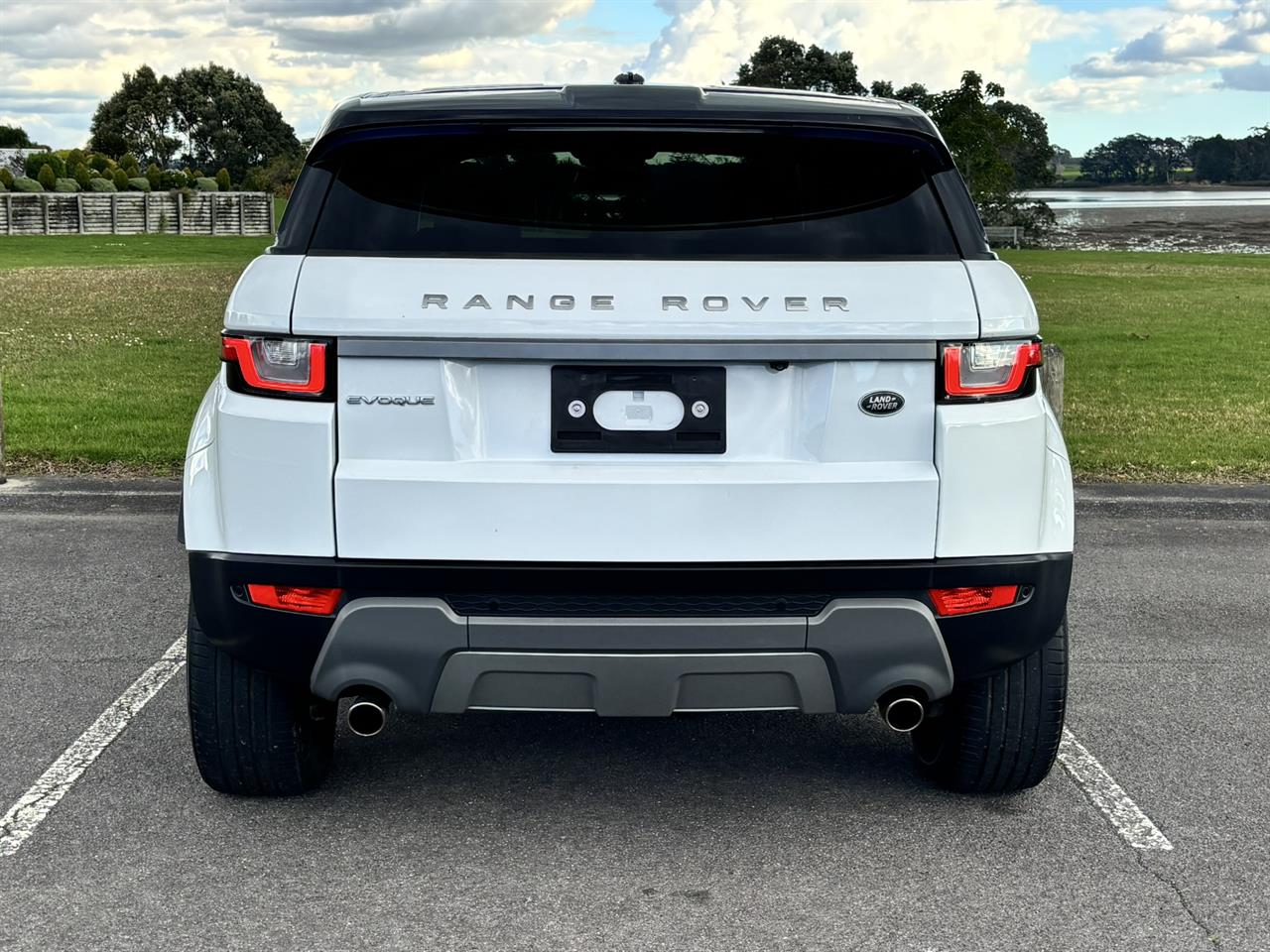 2016 Land Rover Range thumbnail