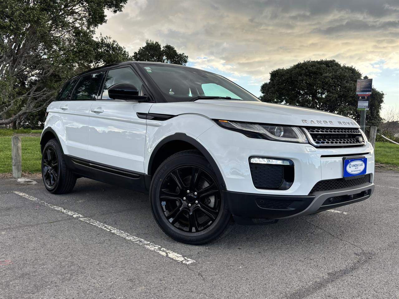 2019 Land Rover Range thumbnail