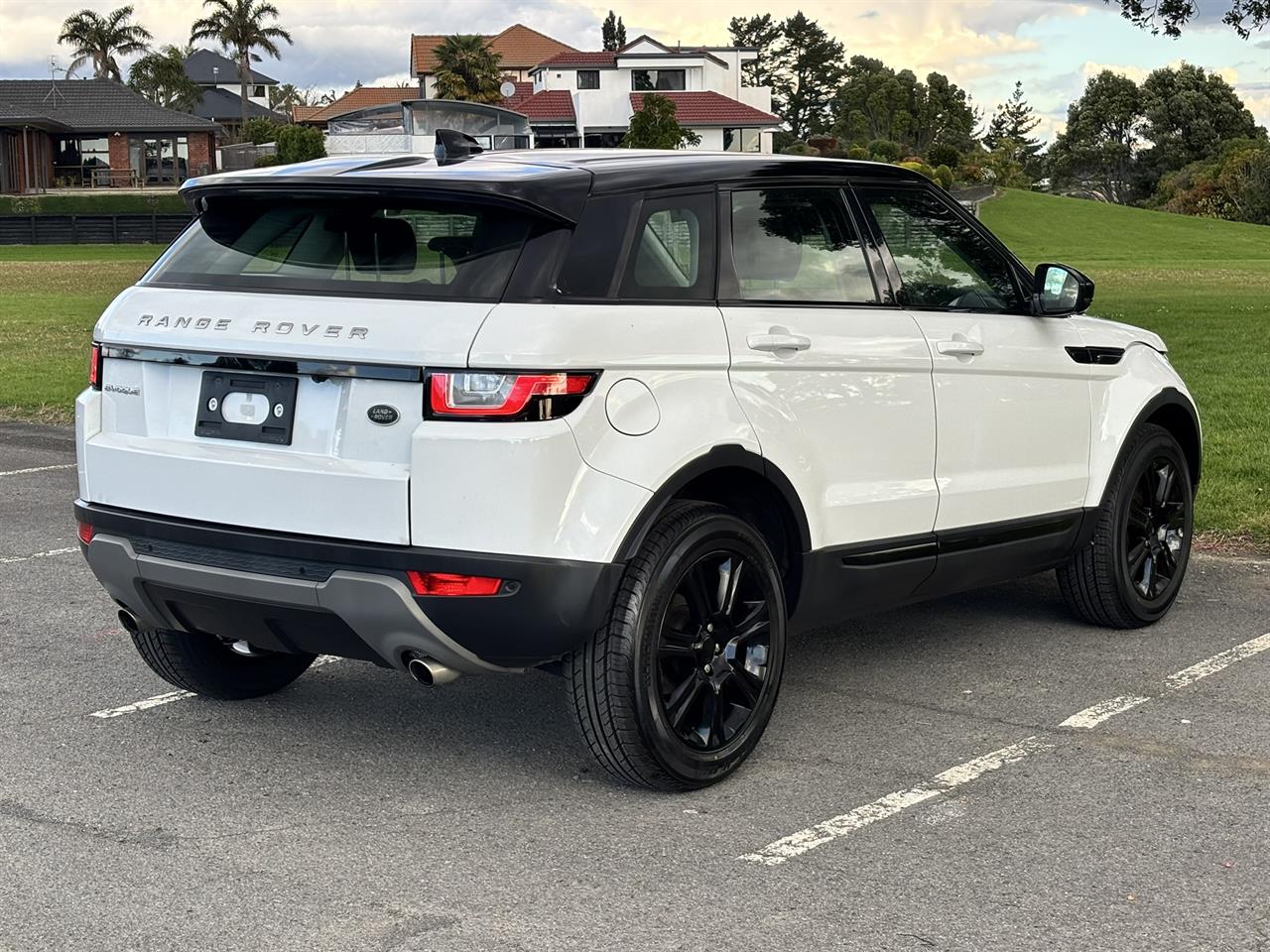 2019 Land Rover Range thumbnail