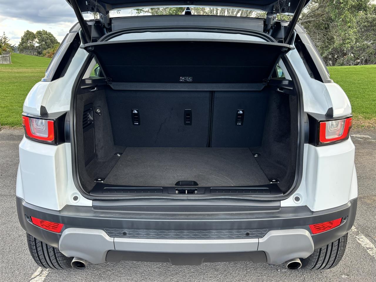 2019 Land Rover Range thumbnail
