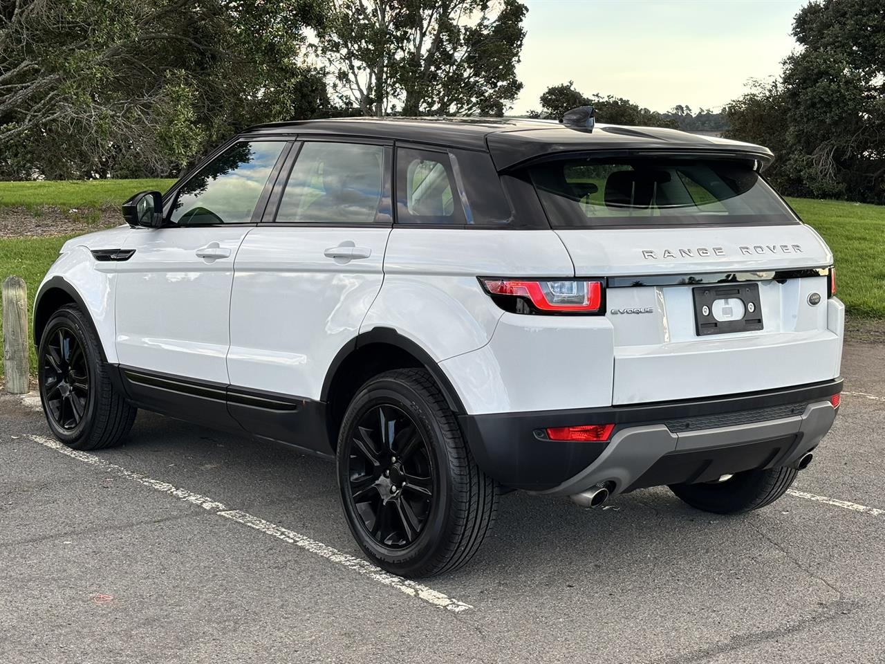 2019 Land Rover Range thumbnail