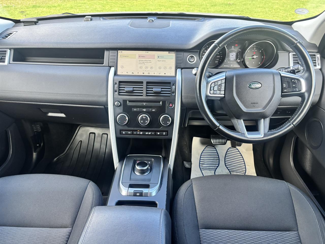 2018 Land Rover Discovery thumbnail
