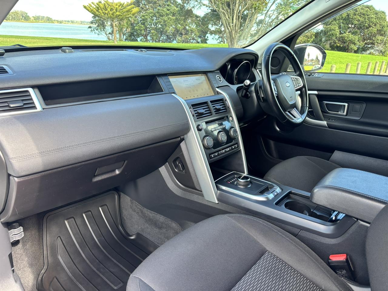 2018 Land Rover Discovery thumbnail
