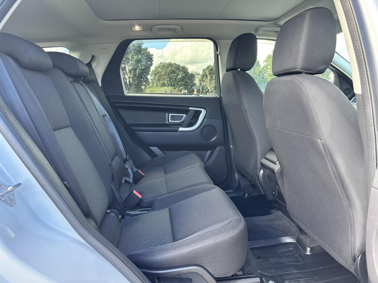 2018 Land Rover Discovery thumbnail