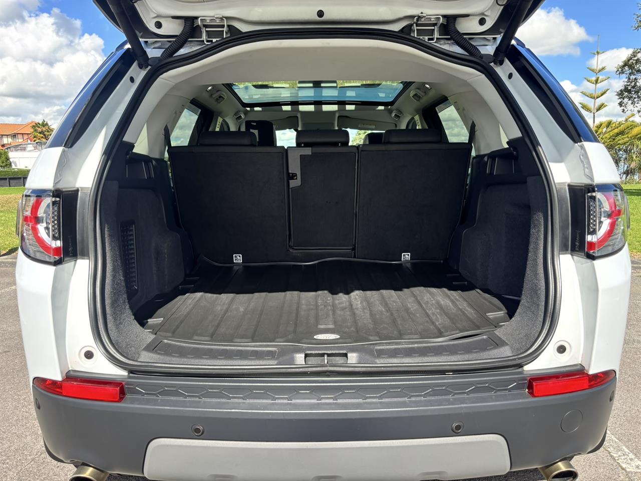 2018 Land Rover Discovery thumbnail