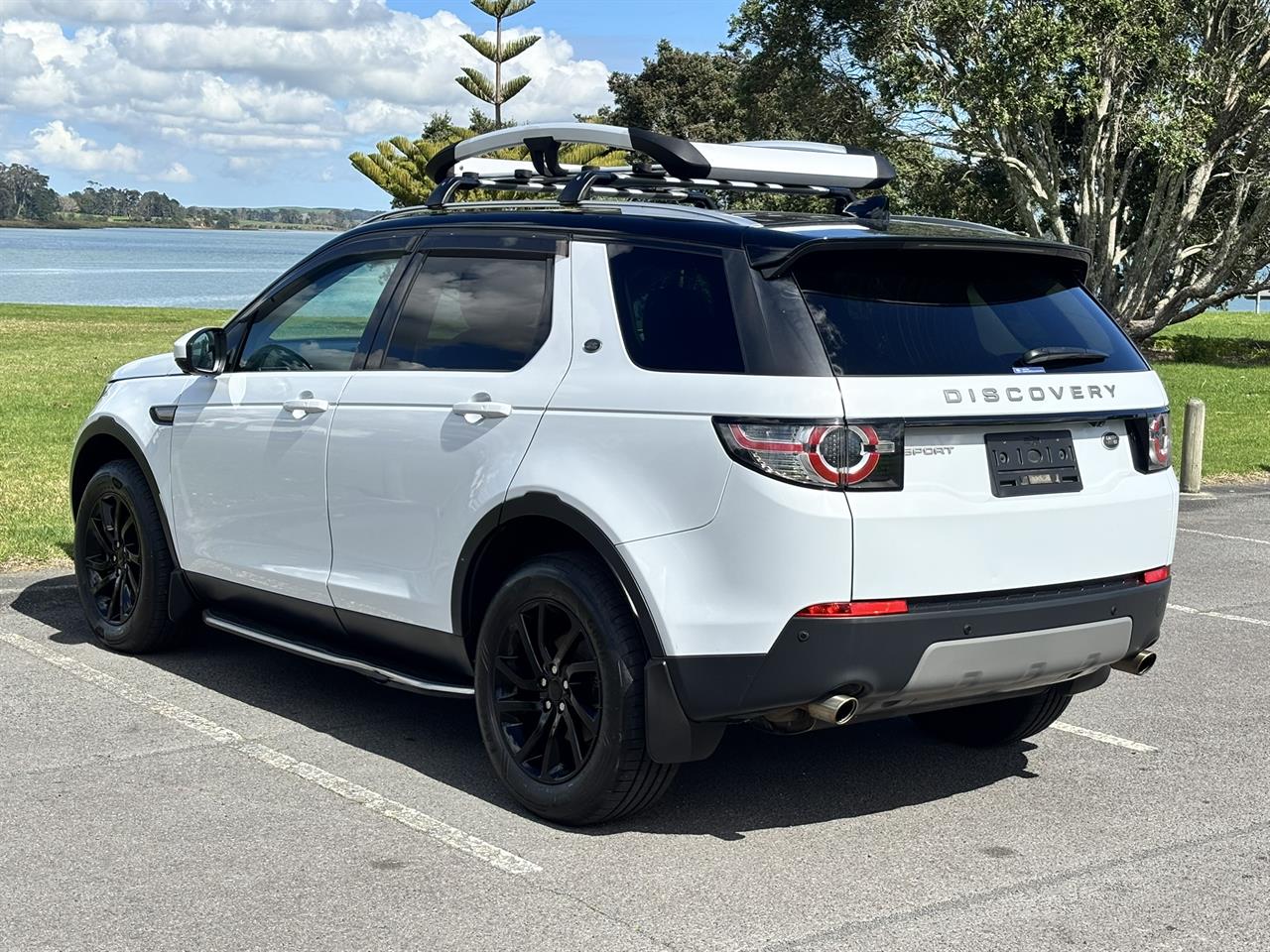 2018 Land Rover Discovery thumbnail