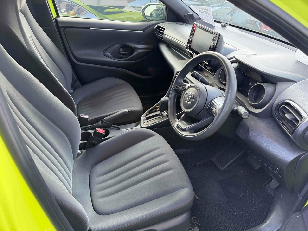 2021 Toyota YARIS thumbnail
