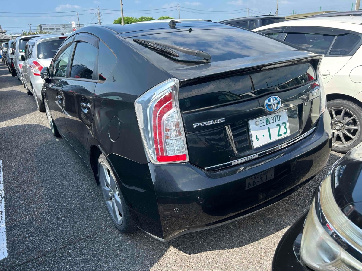 2013 Toyota Prius thumbnail