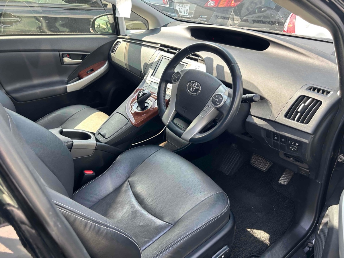 2013 Toyota Prius thumbnail