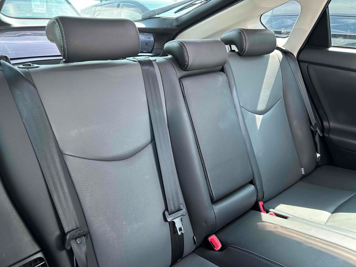 2013 Toyota Prius thumbnail