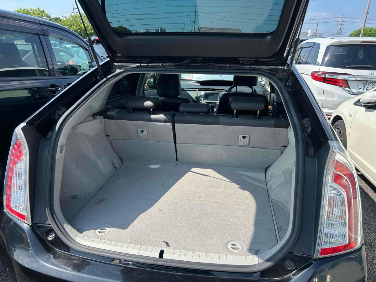 2013 Toyota Prius thumbnail