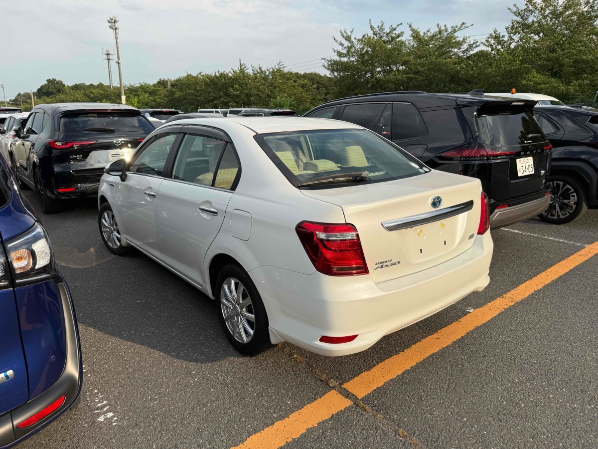 2015 Toyota Corolla thumbnail