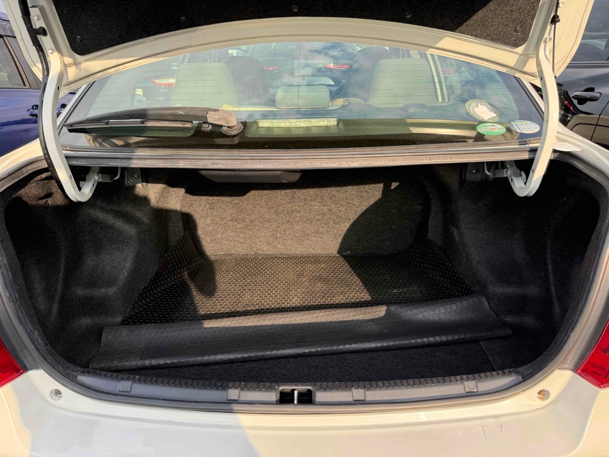 2015 Toyota Corolla thumbnail