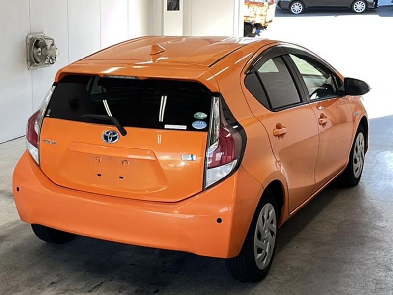 2016 Toyota Aqua thumbnail