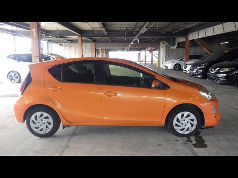 2016 Toyota Aqua thumbnail