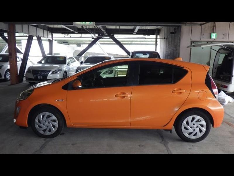 2016 Toyota Aqua thumbnail
