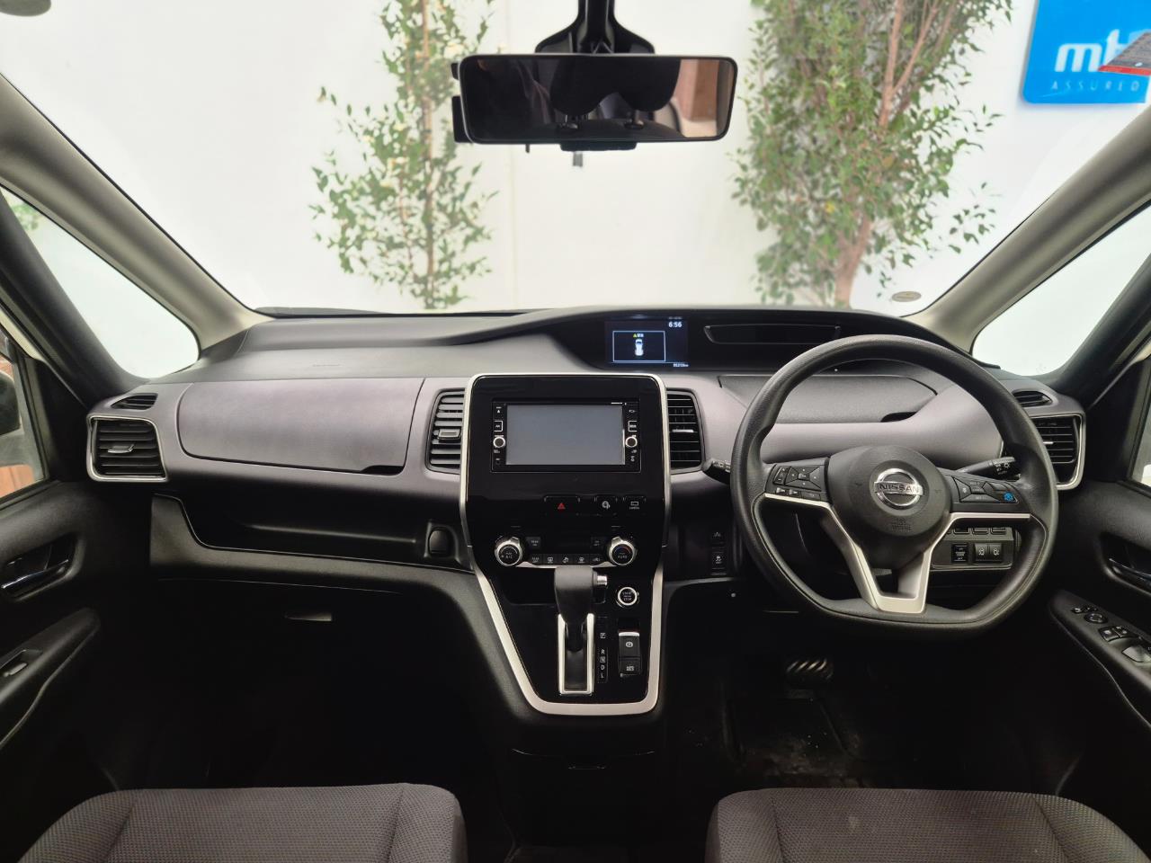 2017 Nissan Serena thumbnail